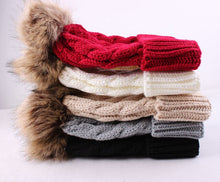 Load image into Gallery viewer, wholesale women Faux fur pompom hat Knitted beanie with fur pom